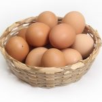 Diferenciar huevos crudos de cocidos