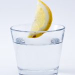 Adelgazar bebiendo agua con limón